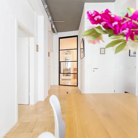 Boutique Lofts & Am Park Apart-hotel