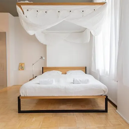 Aparthotel Boutique Lofts & Am Park