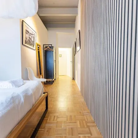 Boutique Lofts & Am Park Aparthotel