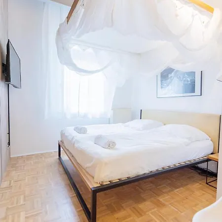 Boutique Lofts & Am Park