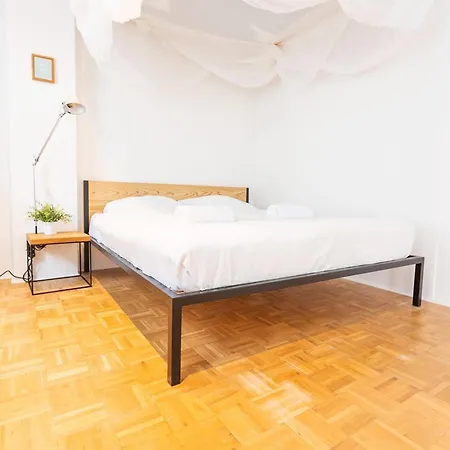 Apart-hotel Boutique Lofts & Am Park 4*
