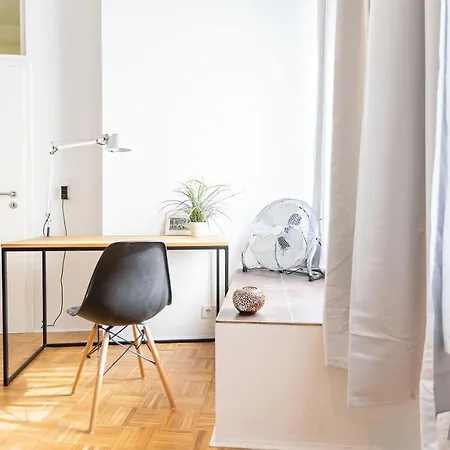 Boutique Lofts & Am Park 4*