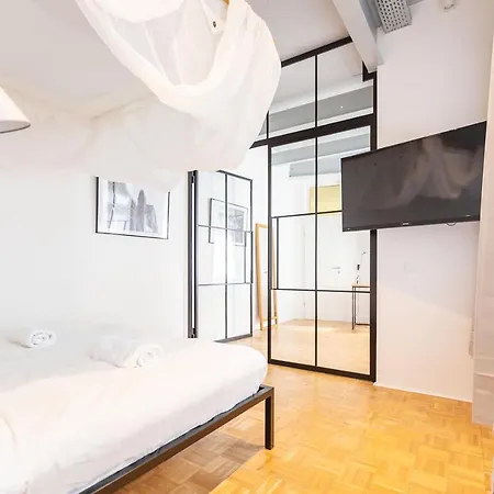 Aparthotel Boutique Lofts & Am Park 4*