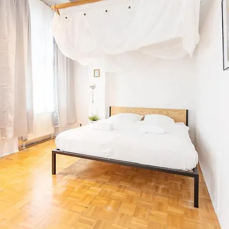 Boutique Lofts & Am Park Aparthotel 4*