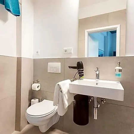 Boutique Lofts & Am Park 4*