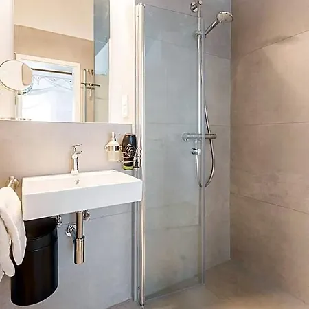 Boutique Lofts & Am Park 4*