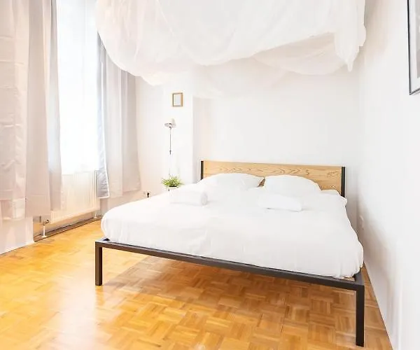 Boutique Lofts & Am Park Apartmanhotel 4*